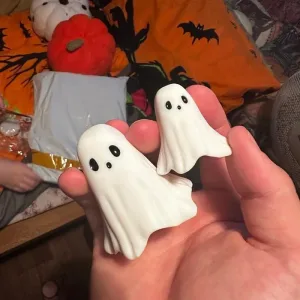 Middle Finger Cute Ghost Statue Halloween Home Decorations