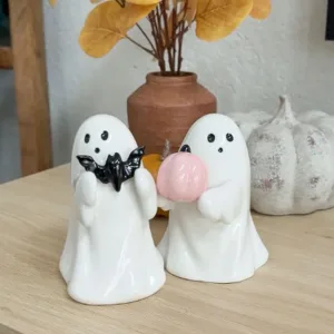 Resin Pumpkin Ghost Figurine Home Ornament Spooky Ghost Desktop Sculpture Holding Pink Pumpkin Ghost Halloween Home Office Decor